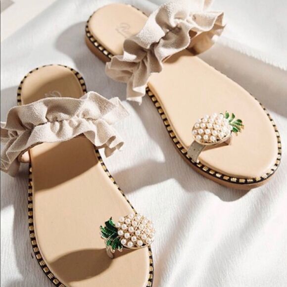 New Never worn pineapple sandals tan in color size 8 runs more like a seven - Picture 9 of 9